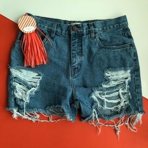 ⬇️$25 VTG distressed denim cutoffs shorts